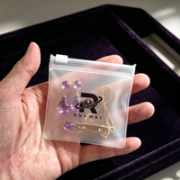 Pochette en plastique à fermeture éclair avec design imprimé personnalisé, sac à fermeture éclair en PVC givré de petite taille pour l'emballage de boucles d'oreilles, de colliers et de bijoux
