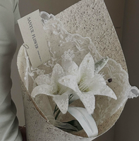 Buket Bunga Lily Premium dengan Renda, Bunga Artifisial Realistis, Rangkaian Bunga Buatan Tangan, Bunga Sutra, Hadiah Ulang Tahun dan Qixi