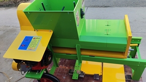 Longmiao – Broyeur hydraulique carré avec moteur et boîte de vitesses pour l'alimentation du bétail et la manutention de l'herbe – Machine agricole facile à utiliser - Product Image 2