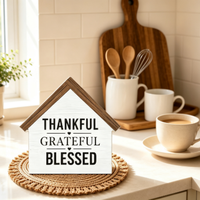Panneau en bois rustique en forme de maison de ferme, avec inscription « Thankful Grateful Blessed », pour décoration de table, de cheminée ou d'étagère à la maison