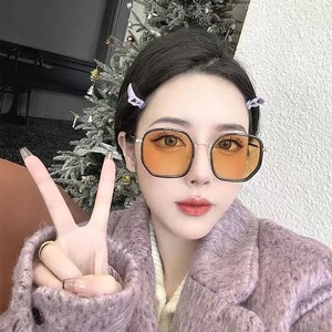 Lunettes de vue photochromiques élégantes à monture large et ovale pour femmes, verres personnalisables, outil de beauté sans maquillage - Product Image 2