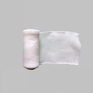 Pansement élastique 7,5 cm x 4,5 m non stérile pour premiers secours - Product Image 1