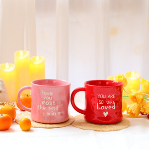 Tazza in Ceramica Personalizzabile con Design Irregolare 'Sei tanto amata' per San Valentino, 380ml, Lavabile in Lavastoviglie e Utilizzabile nel Microonde - Product Image 1