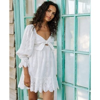 ENYA Vente en gros d'usine Mini robe à broderie florale Femme élégante en dentelle Robe de printemps et de vacances Robe ample en coton à œillets