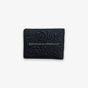Cartera plegable de cuero con diseño de pez Koi en relieve, billetera delgada para <span class=keywords><strong>hombre</strong></span> con grabado personalizado, billetera corta con patrón de loto oriental - Product Image 3