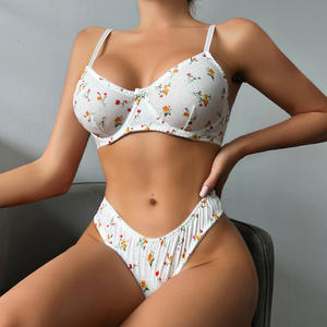Ensemble de lingerie féminine en tricot, style pastoral floral, soutien-gorge et culotte avec armatures - Product Image 3