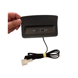Los Skoda Kodiaq y Karoq tienen puertos de carga USB para los pasajeros traseros, que son estándar en el modelo base pero se pueden actualizar. - Product Image 4