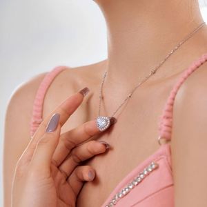 Collier pendentif en forme de cœur en argent rhodié S925 DYLAM Classy avec chaîne à maillons et zircon cubique 5A pour femmes, bijoux de mode raffinés - Product Image 5