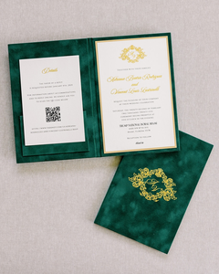 Luxueux élégant vert émeraude velours poche or Folios enveloppe feuille estampée cartes d'invitation de mariage - Product Image 1