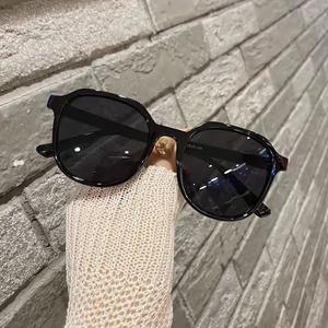 Gafas de Sol Cuadradas con Marco Negro Estilo Coreano, Gafas Retro de Moda, Estilo Moderno, Redondeadas, que Adelgazan el Rostro, Gafas de Sol para Hombre - Product Image 2