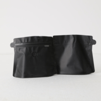 Pochette en papier kraft en plastique noir givré mat Valve à sens unique Emballage de sac de café à fond plat de haricot rôti