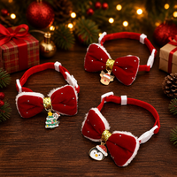 Collier de Noël pour animaux de compagnie avec nœud papillon en velours rouge, réglable, pour chat et chien, avec breloques Père Noël, renne, pingouin, cadeau de vacances à dégagement rapide