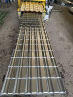 Langlebige Aluminium-Zink-Anodisierte Wellblech-Dachplatten Isolierte Fliesen Feuerfest Windbeständig für Fabrik/Lager/Werkstatt/Park