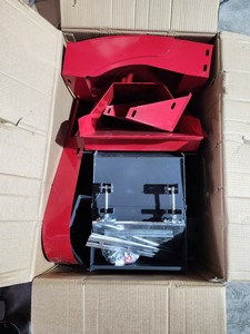 Broyeur agricole rouge avec moteur et roues pour le traitement du foin - Product Image 4