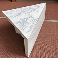 Ensemble de tables basses triangulaires en marbre naturel, table d'appoint géométrique pour salon de luxe, intérieur de villa, OEM ODM disponible