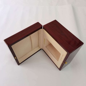 Boîte à montres en bois Lotos, rectangulaire, rouge, haute brillance, protection pour bijoux, fabrication artisanale en Allemagne - Product Image 3