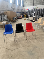 Chaise à assise en rangée OK-505SG en acier inoxydable avec système d'interverrouillage des pieds pour salles d'école, de conférence et événementielles - Fabrication usine