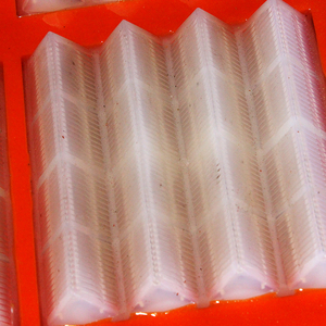 振動ふるい選鉱に使用するカスタマイズ可能な高性能耐摩耗性ポリウレタン - Product Image 4