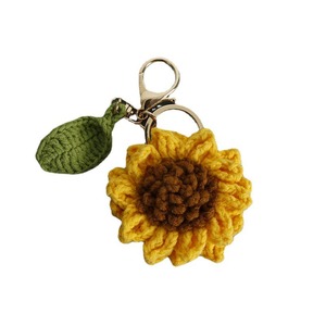Breloque de sac en <span class=keywords><strong>laine</strong></span> tricotée à la main pour femme, pendentif en crochet, <span class=keywords><strong>porte</strong></span>-clés de Noël avec motif de rose et de tournesol - Product Image 6