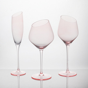 Série de verres à vin rouge à bord incliné, verres à vin rouge à pied de couleur rose en cristal soufflé à la main, uniques, pour mariage et fête - Product Image 4