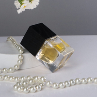 Élégant petit flacon de parfum en verre carré transparent de 15ml avec couvercle en bois de hêtre naturel noir