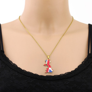 Collar <span class=keywords><strong>de</strong></span> Cadena con Colgante <span class=keywords><strong>de</strong></span> <span class=keywords><strong>Mapa</strong></span> <span class=keywords><strong>de</strong></span> la Bandera del Reino Unido <span class=keywords><strong>de</strong></span> Gran Bretaña e Irlanda del Norte, en Acero Inoxidable Esmaltado y Chapado en Oro <span class=keywords><strong>de</strong></span> 18K - Product Image 5