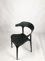 Chaise en corne de vache en plastique au design scandinave Mobilier d'extérieur domestique simple Dossier épais pour restaurant de négociation de loisirs