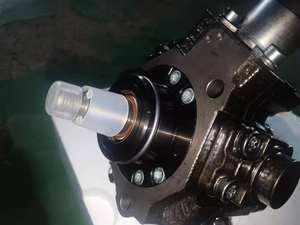 Pièces de moteur Pompe à carburant Pompe à huile haute pression pour Ford Transit 2.2L OEM LC1Q-9B395-AA Pompe à huile de réservoir - Product Image 5