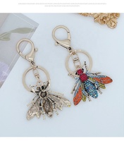 Porte-clés personnalisé créatif et exquis en alliage incrusté de diamants, thème abeille, accessoire de sac pour femme en métal