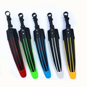 Guardabarros de bicicleta de dos colores con diseño de dragón para bicicletas de montaña, accesorio de plástico duradero. - Product Image 4