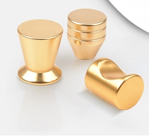 Tiradores y Manijas Modernos de Aluminio para Muebles de Cocina, Sala de Estar, Centro Comercial y Villa - Diseño Sostenible de Empujar y Tirar - Product Image 4