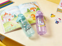 Bouteille d'eau portable en plastique pour enfants avec paille, motif dessin animé mignon, sangle et poignée, personnalisable avec logo, pour la maternelle et l'école primaire