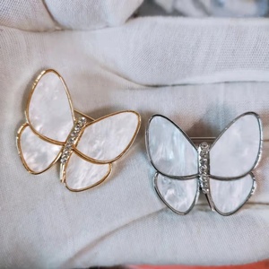 Broche de Boda al por Mayor, Clip para Bufanda con Perlas y Diamantes, Diseño Floral Estilo Coreano, Accesorio de Alta Gama para Prendas Exteriores - Product Image 1