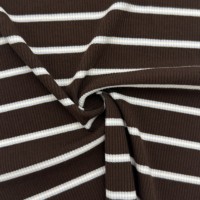 Tissu côtelé rayé teint en fil, polyester, rayonne, viscose, élasthanne, 250 GSM, marron et blanc, tricoté pour T-shirts, polos, robes - Vente en gros