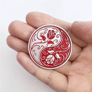 Moneda Metálica de Tai Chi Bagua con Flor Yin-Yang, un Regalo de la Suerte para Ocasiones como el Día de San Valentín o el Día de la Madre - Product Image 5