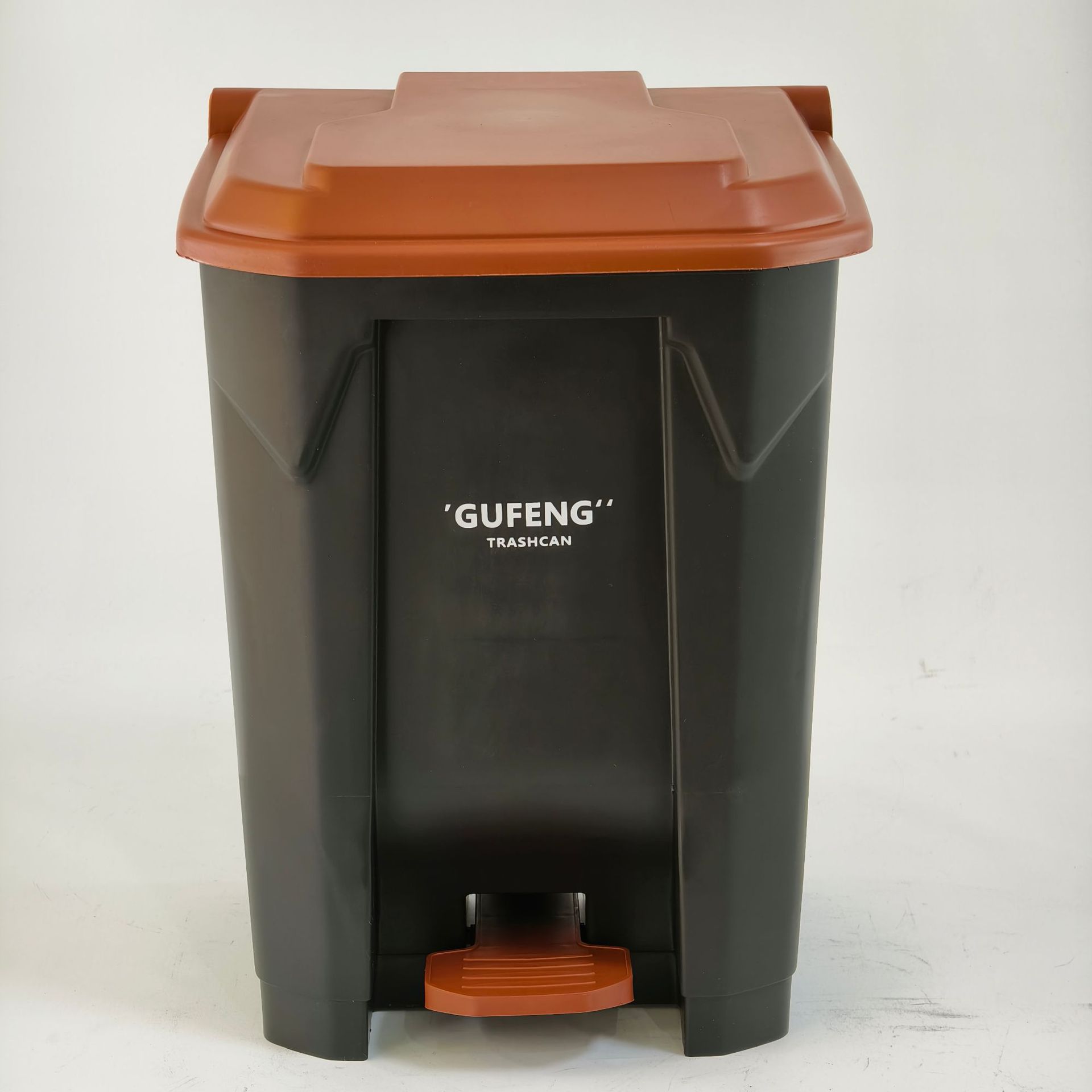 Tapa para café en barril negro.