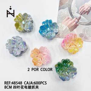 Pince à cheveux en forme de fleur à quatre feuilles électroplaquée de 8 cm, 2 par couleur - Product Image 1