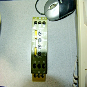 Yeni ve orijinal S1WP 18A 24VDC UM 0-550VAC 890130 depo röle stok - Product Image 1