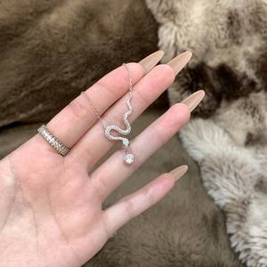 Collar de Plata de Ley S925 con Cadena de Espina de Serpiente y Diamantes de Burbuja para Mujer, Estilo Simple y Ligero de Lujo, con un Solo Diamante - Product Image 2