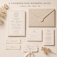 Invitation de mariage personnalisée intemporelle et neutre, motif délicat de couronne monogrammée avec enveloppe assortie et cartes d'accompagnement