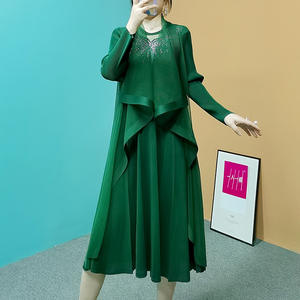 Lingying plisado dos piezas de ropa de madre Primavera/Verano 2022 vestido grande cosido de encaje, longitud media, suelto - Product Image 1