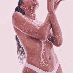 OEM gel douche corps blanchissant à la vitamine C tomate blanc Gluta terminal éclaircissant lissage et améliore les soins de la peau gel douche - Product Image 4