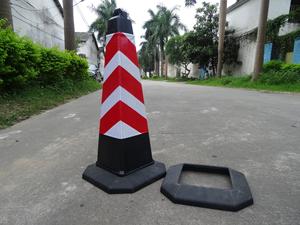 Cônes réfléchissants noirs et jaunes très visibles pour trafic routier Cône en plastique PVC de sécurité pour la circulation - Product Image 4