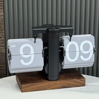 Calendrier mécanique européen Horloge de bureau en acier inoxydable pour décoration intérieure peu encombrante Horloge de bureau électronique automatique tournant les pages
