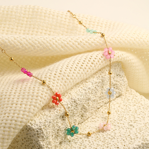 قلادة مجوهرات مصنوعة يدويًا من الراتنج مع قلادة جذابة مطلية بالذهب من الفولاذ المقاوم للصدأ - Product Image 3