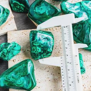 סיטונאי קריסטל טבעי באיכות גבוהה מלכיט אבנים מתוללים קריסטל טבעי לקישוט - Product Image 6