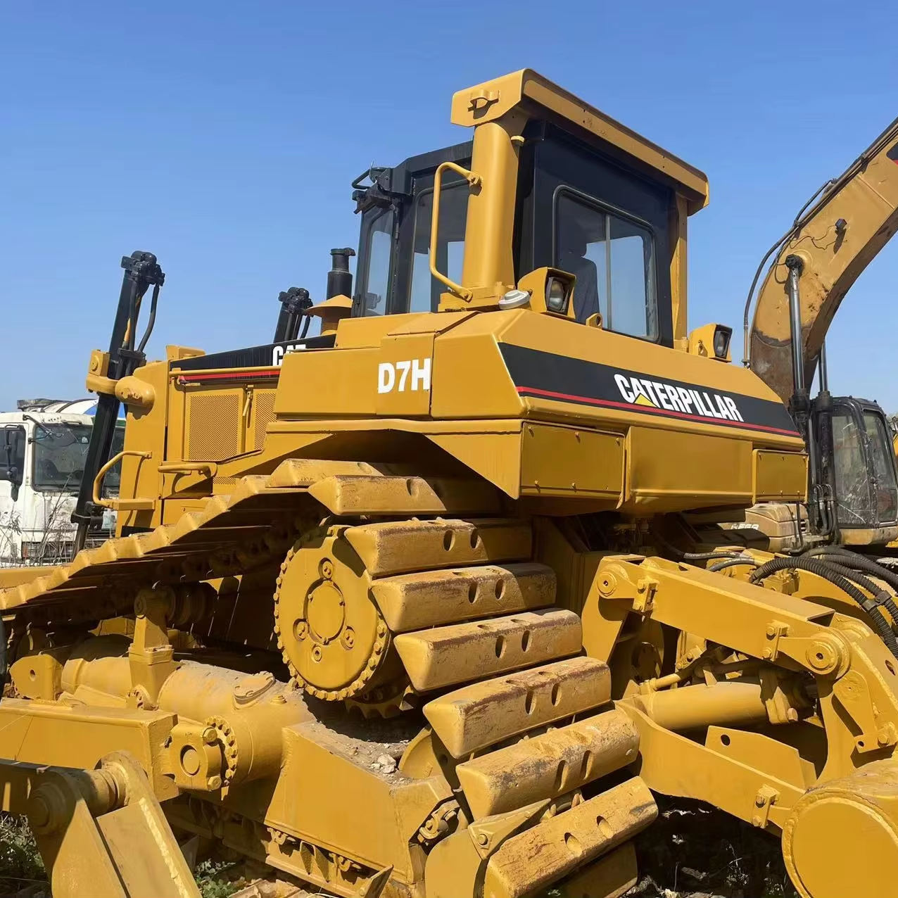Alibaba.com上の高品質なブルドーザー cat d10nメーカーと