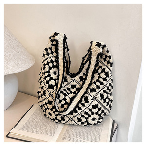 <span class=keywords><strong>Borsa</strong></span> Boho Artigianale Intrecciata all'Uncinetto Nera e Crema con Motivo Floreale per Shopping Estivo e Viaggi <span class=keywords><strong>Borsa</strong></span> a <span class=keywords><strong>Tracolla</strong></span> all'Uncinetto per Donne - Product Image 5