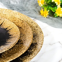 Samyo 13 pouces Vente en gros Décoration de table de luxe Assiette en verre noir Jante dorée Assiettes de présentation en verre pour mariage