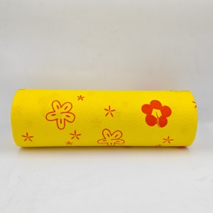 Rollo de Toallitas de Limpieza Perforadas con <span class=keywords><strong>Fondo</strong></span> Amarillo y Diseño Floral Rojo - Product Image 2